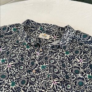 Marine Layer 2024 Resort Men's Navy and Teal Patterned Shirt. XXL